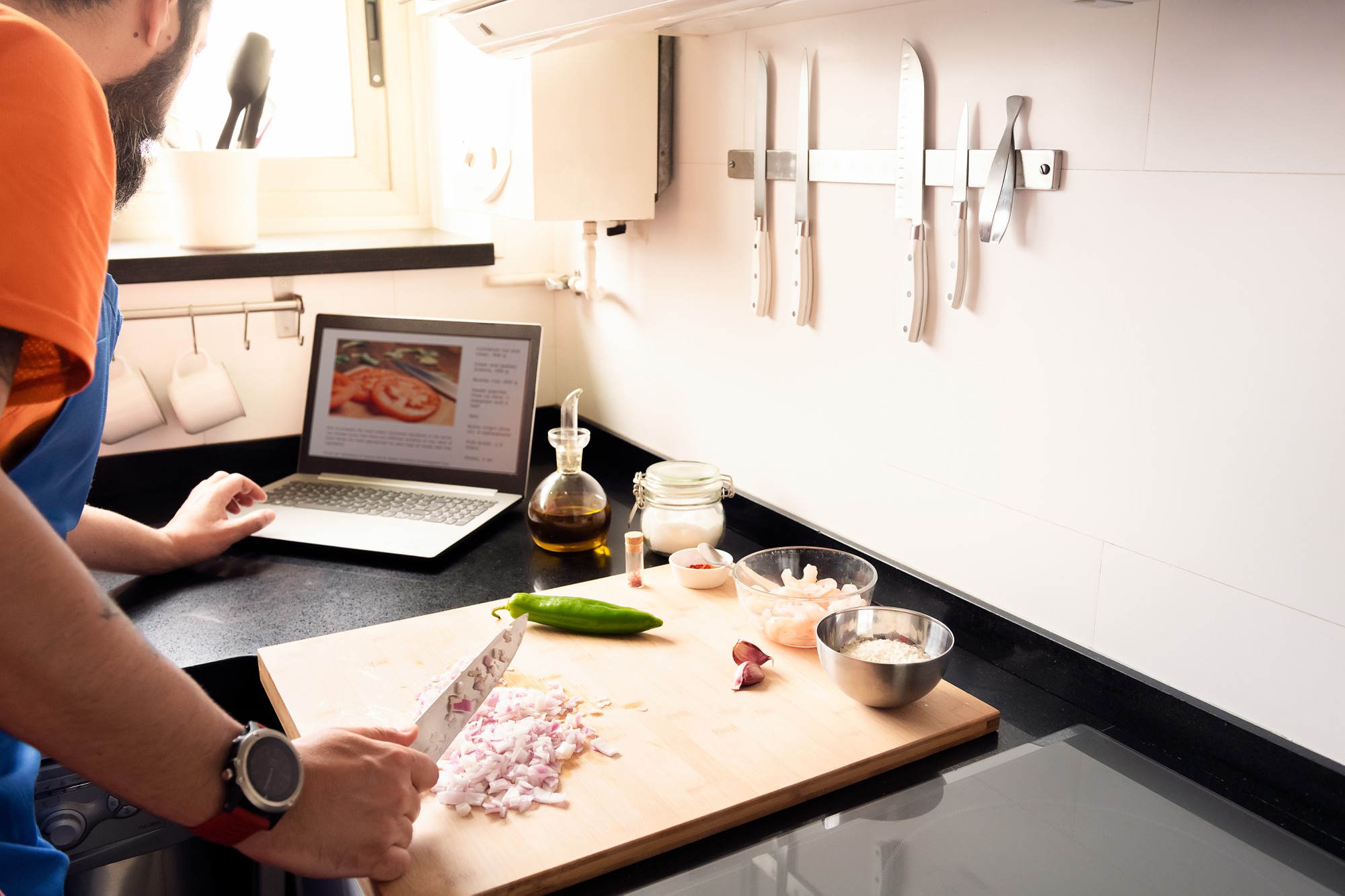 Cucina moderna e attrezzata